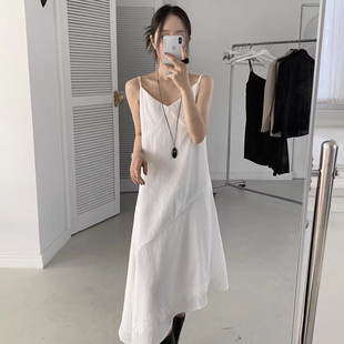 良良家 设计感不对称下摆连衣裙女春季新款温柔风纯色吊带裙长裙