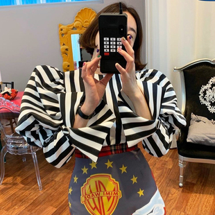 韩国chic早春小众洋气圆领黑白条纹宽松设计开叉泡泡袖 上衣女 衬衫