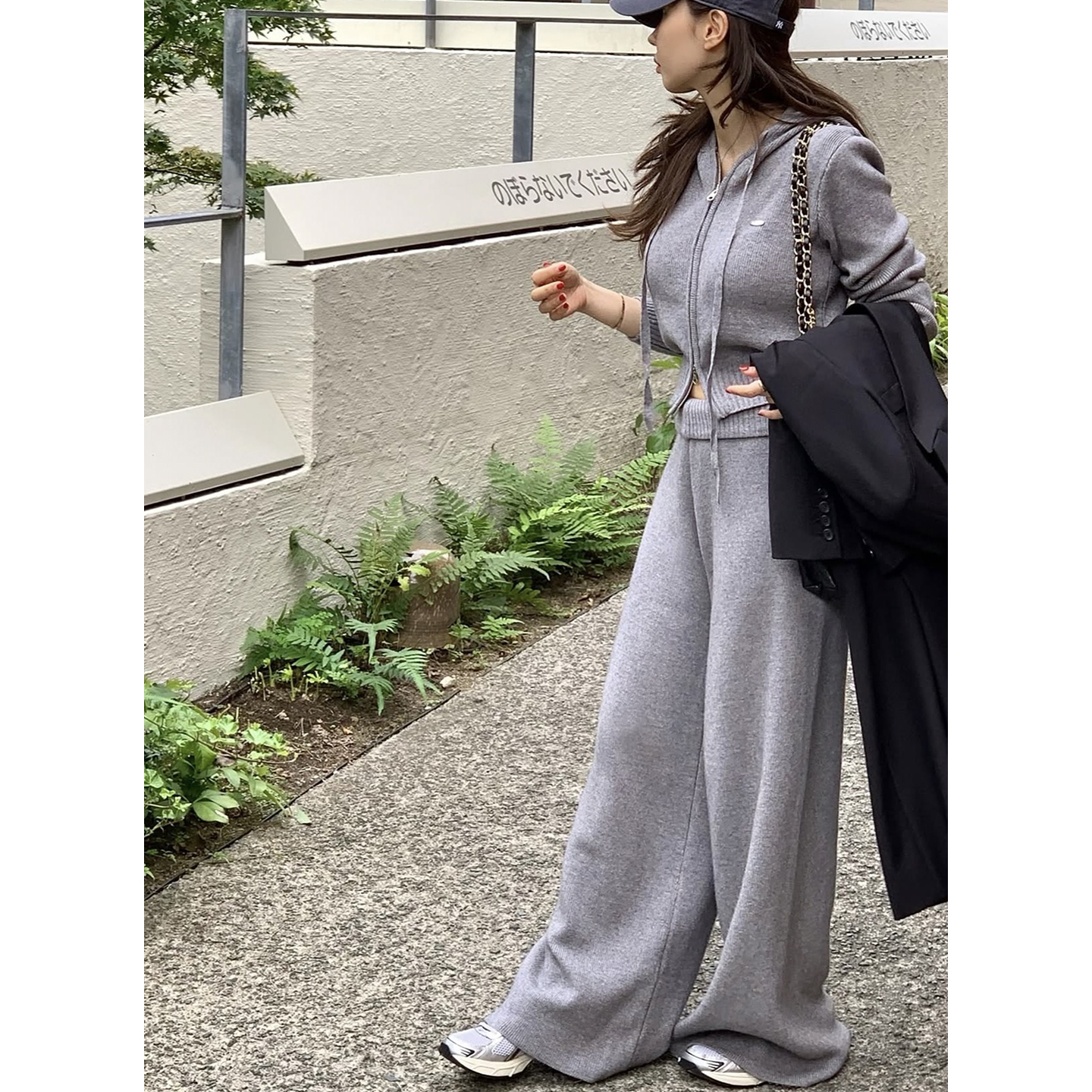 连帽针织毛衣外套+高腰休闲长裤