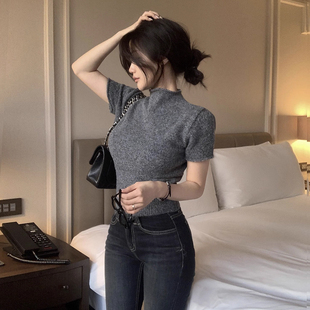 纯欲风半高领软糯短袖针织衫毛衣女2025秋季新款修身显瘦打底上衣