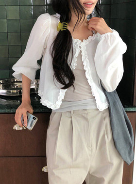 巨温柔的木耳花边门襟长袖衬衫女