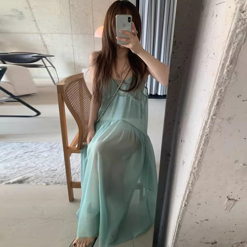微透V领吊带连衣裙大摆长裙女