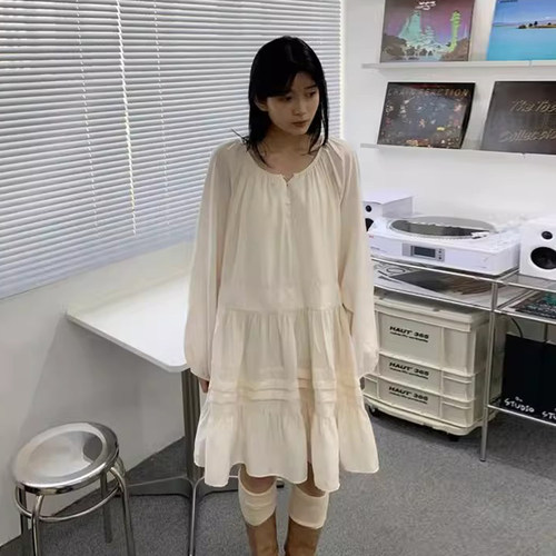 纯色圆领压褶长袖连衣裙A字裙女