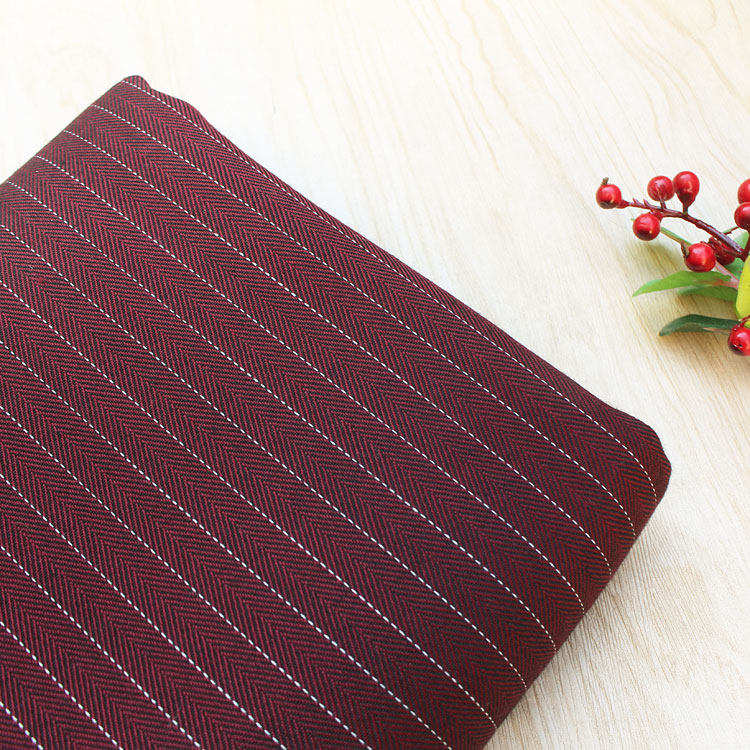 简约深酒红色暗人字纹复合带衬条纹布料 适合西装、时装 各种DIY
