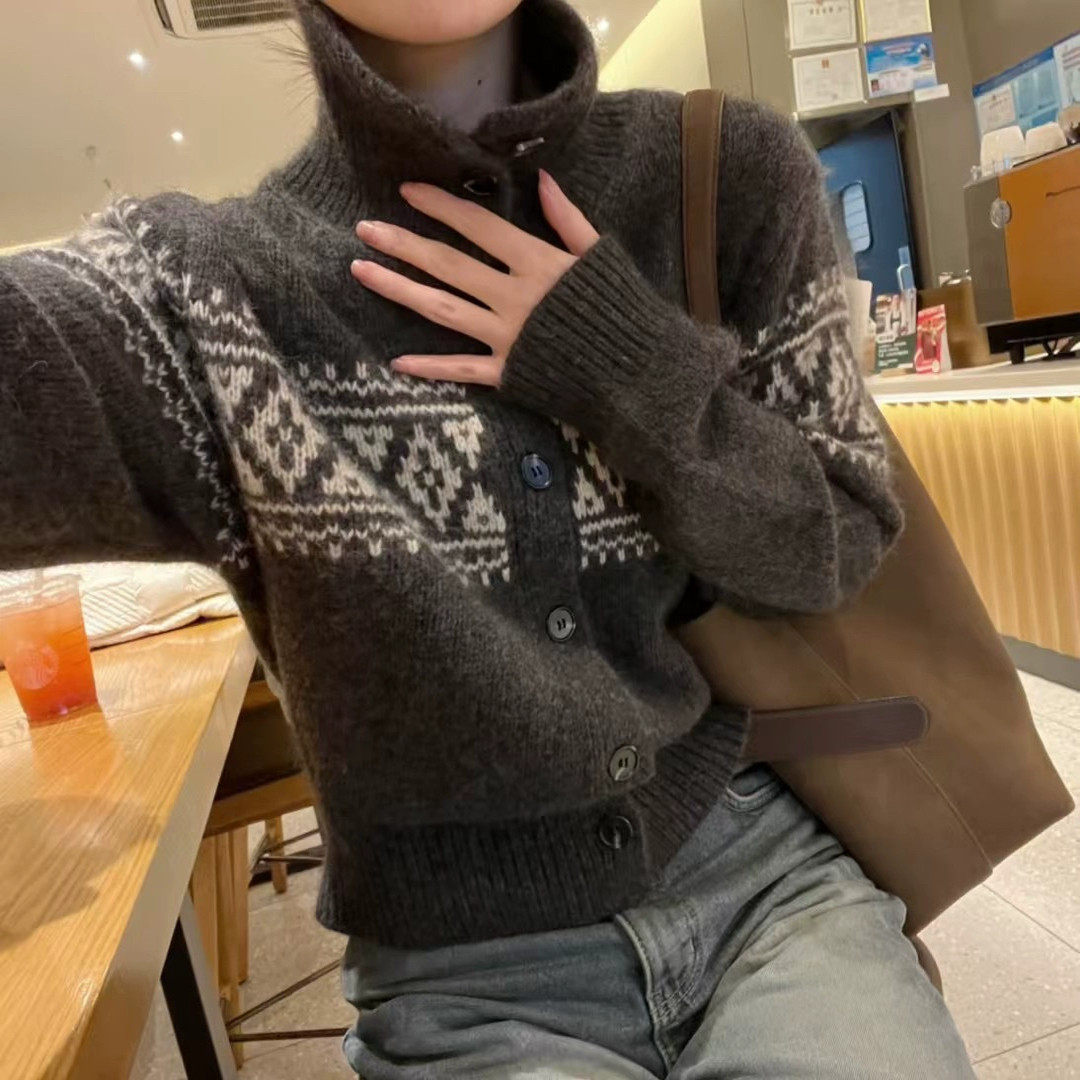 秋冬费尔岛提花羊毛高领开衫女