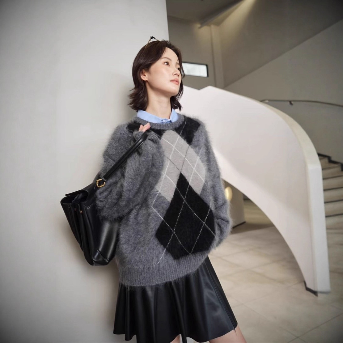 今年流行特惠秋冬新款撞色菱形格女式针织衫拉毛宽松套头韩系学院