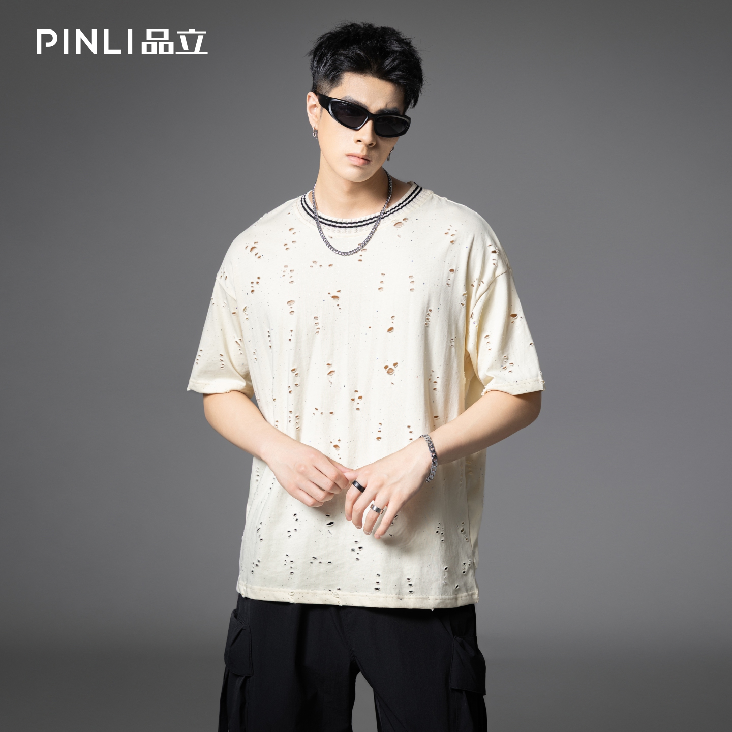 PINLI品立2025夏季新款潮流破洞短袖圆领T恤男士宽松休闲半袖上衣
