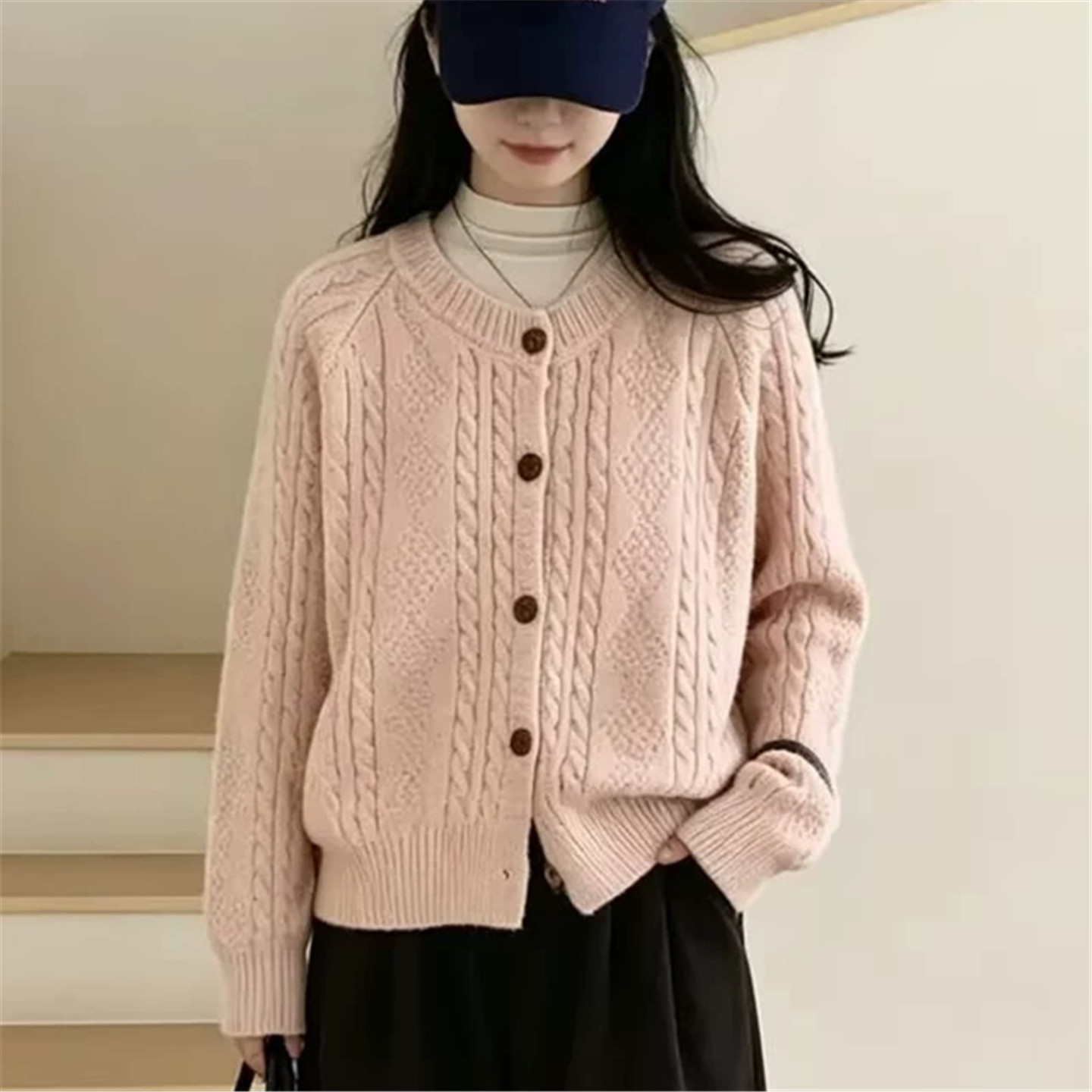 秋冬韩系时尚减龄麻花圆领针织开衫女秋季短款外搭宽松厚毛衣外套