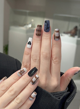 NailArt油画格纹小熊穿戴甲高级显白中方款纯欲风氛围感美甲贴片