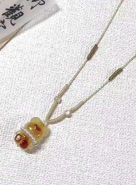 小红书火爆款可爱小熊吊坠纯手工编织项链设计绳子高级感时尚ins