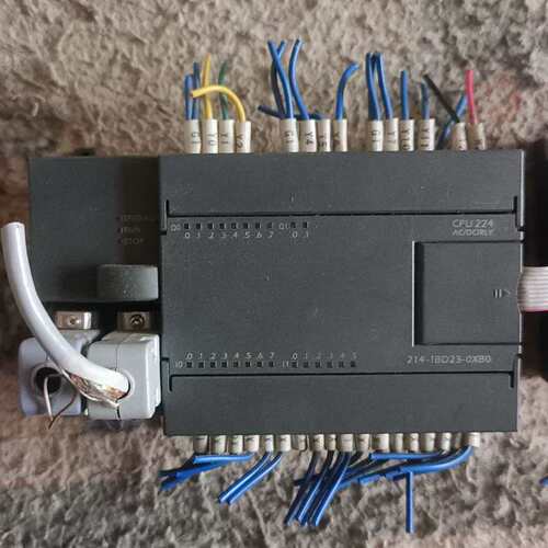议价PLC拆机，型号CPU 224和EM 232，功能完好。图中{可}