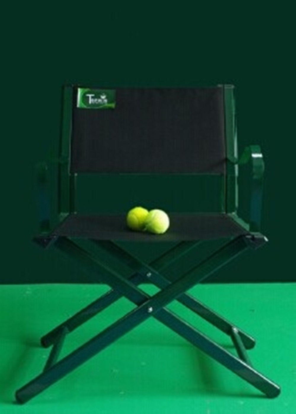 本产品采用铝合金材型材与黑色牛津布制作，铝材可回收重复利用。 ●耐用 结构材料表面经超耐候纯聚脂粉末喷涂，适合全天候环境使用。 ●美观 外形突破传统设计，美观大方。拆装设计，安装方便。 ●适用范围 适用于国际级赛事及运动场。