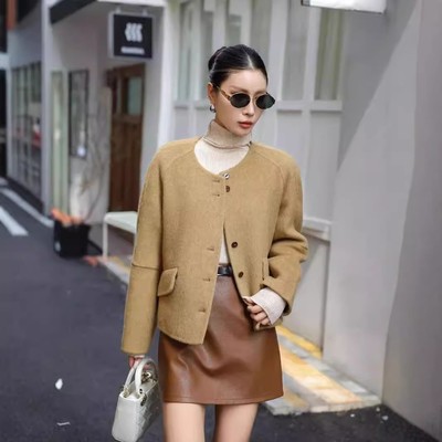 小香风圆领纽扣短款毛呢外套女