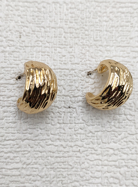 金色褶皱曲面金属女夸张高级感C字耳环款耳饰简约时尚个性B791