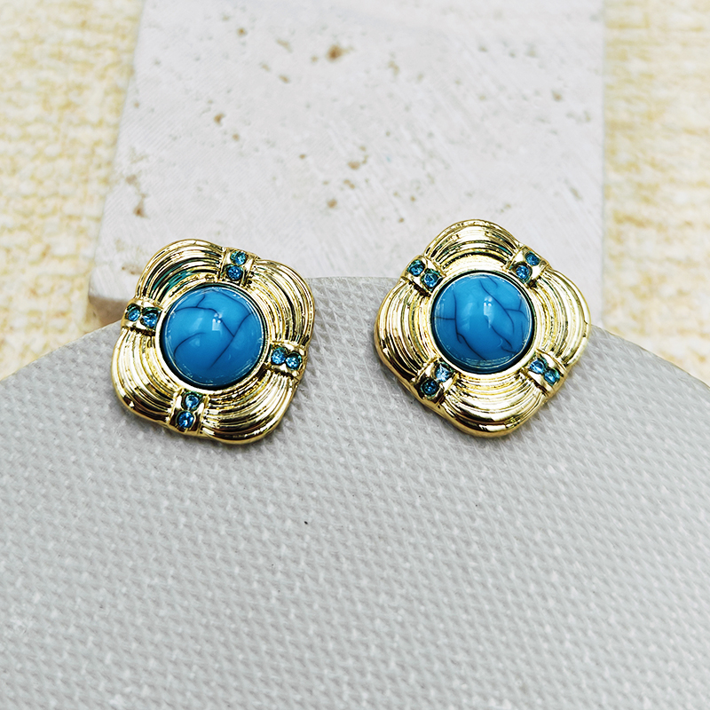 浅蓝色圆形宝石耳饰复古港风高级感中古耳钉女新款方形银针C033