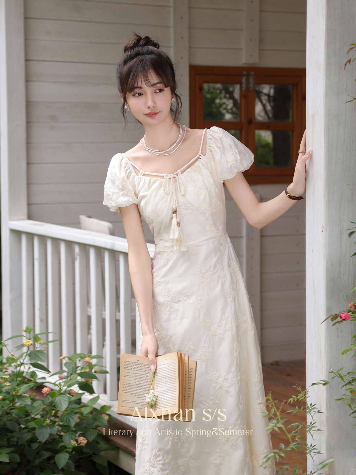 Lu Xiangnan "White Jade Reflecting Sand" short-sleeved dress 2024 new women's summer temperament thin French long skirt