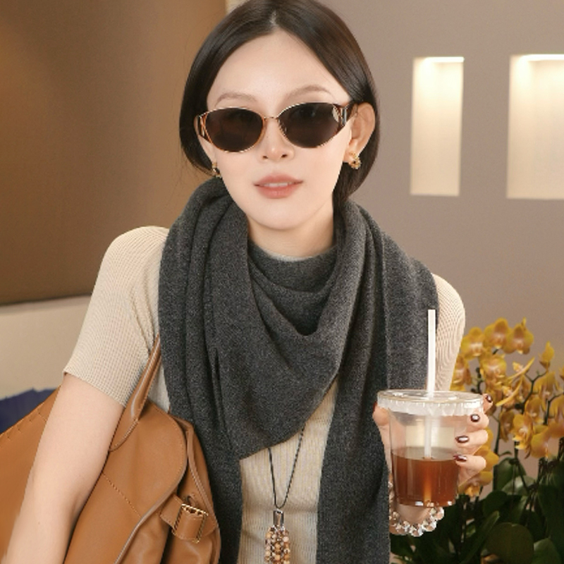 冬季氛围感含羊毛三角形围巾保暖