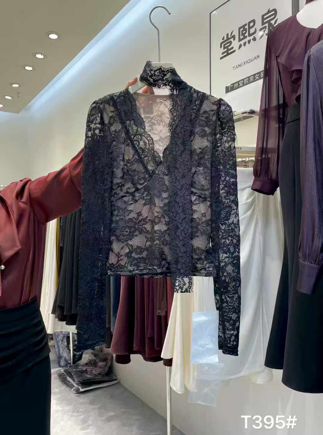 【TXQ堂家】T395秋款修身弹力T恤长袖上衣泉熙正品女装蕾丝深V领