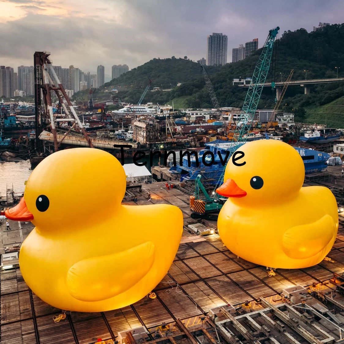 充气水上大黄鸭气模网红小黄鸭户外大型卡通吉祥物闭气模型定制