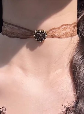 秋冬棕色爱心项链复古choker颈带