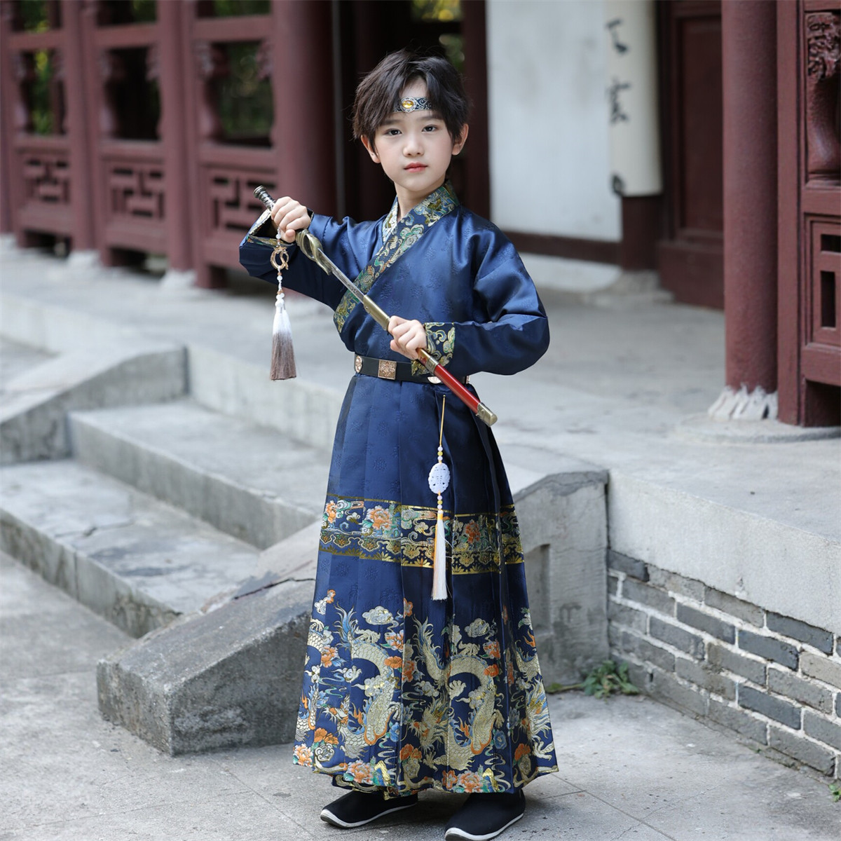 男童古装汉服春秋款中国风侠客帅气儿童连体百褶织金藏青国学明制