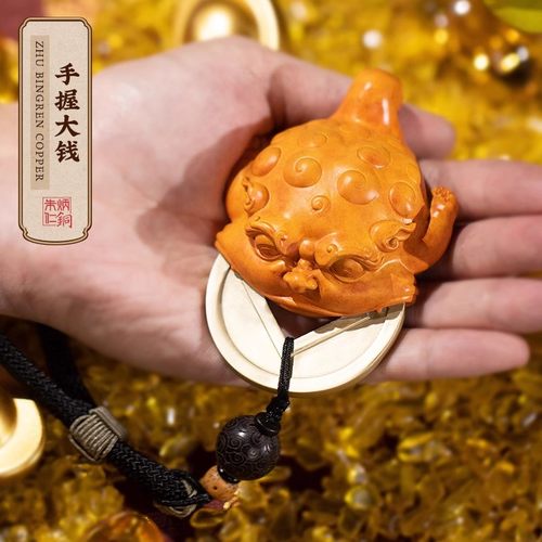朱炳仁铜手握大钱金蟾手把件