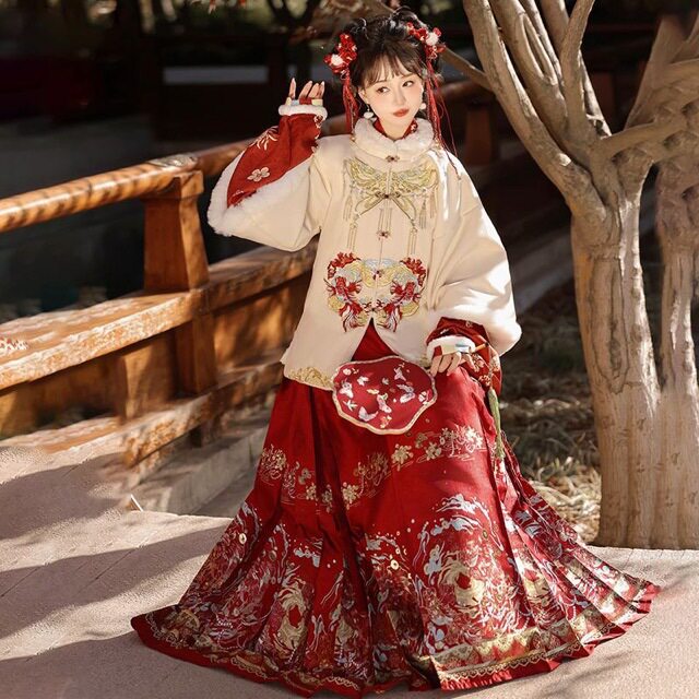 成人汉服女2025新款明制拜年服古装加绒保暖短袄妆花马面日常套装