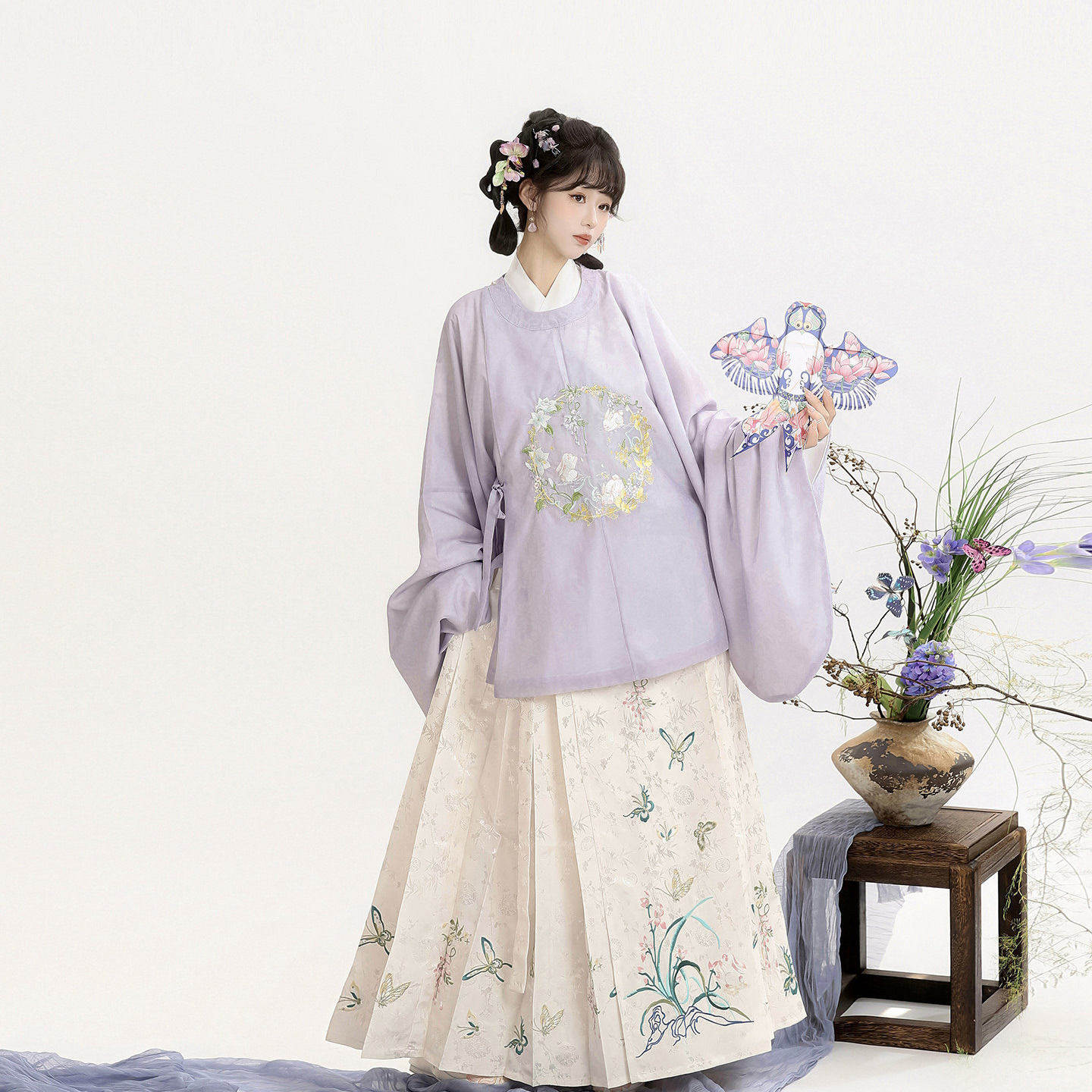 月下花眠明制汉服女刺绣圆领大襟衫提花马面裙日常汉服女新款套装