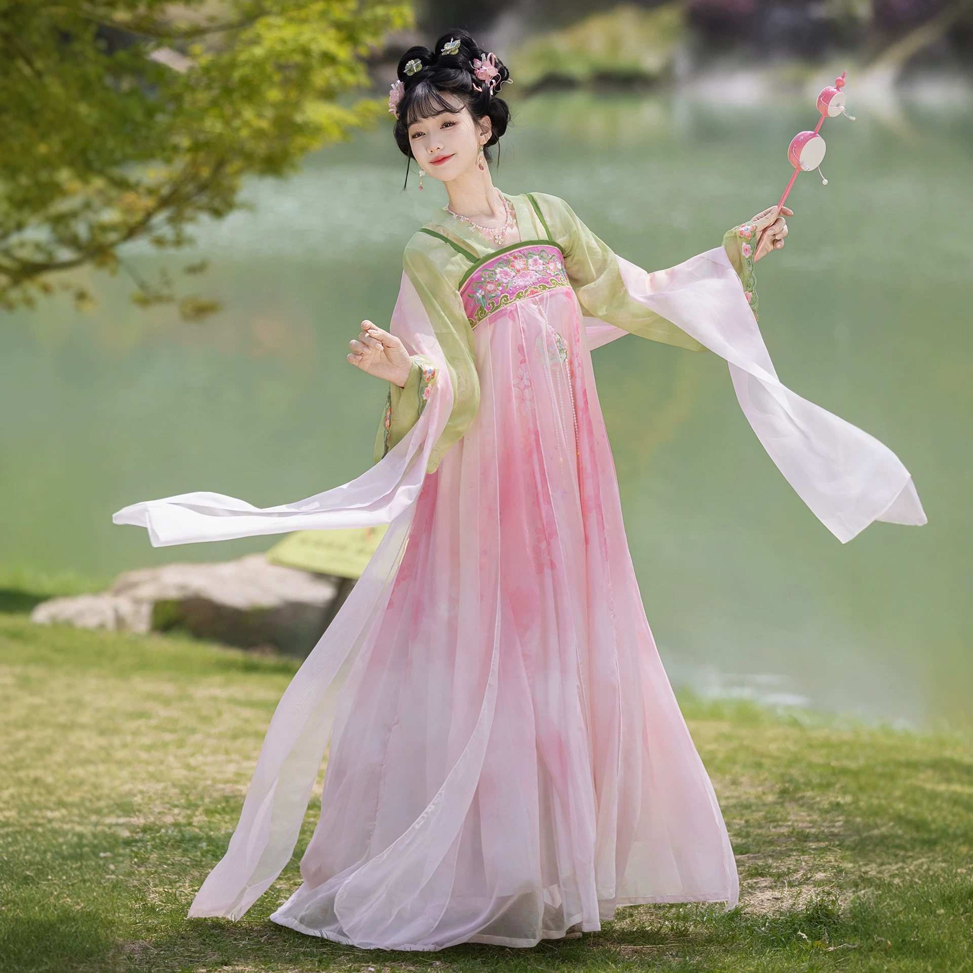 新款原创唐制汉服女成人齐胸刺绣襦裙粉色吊带连衣裙古装日常可穿