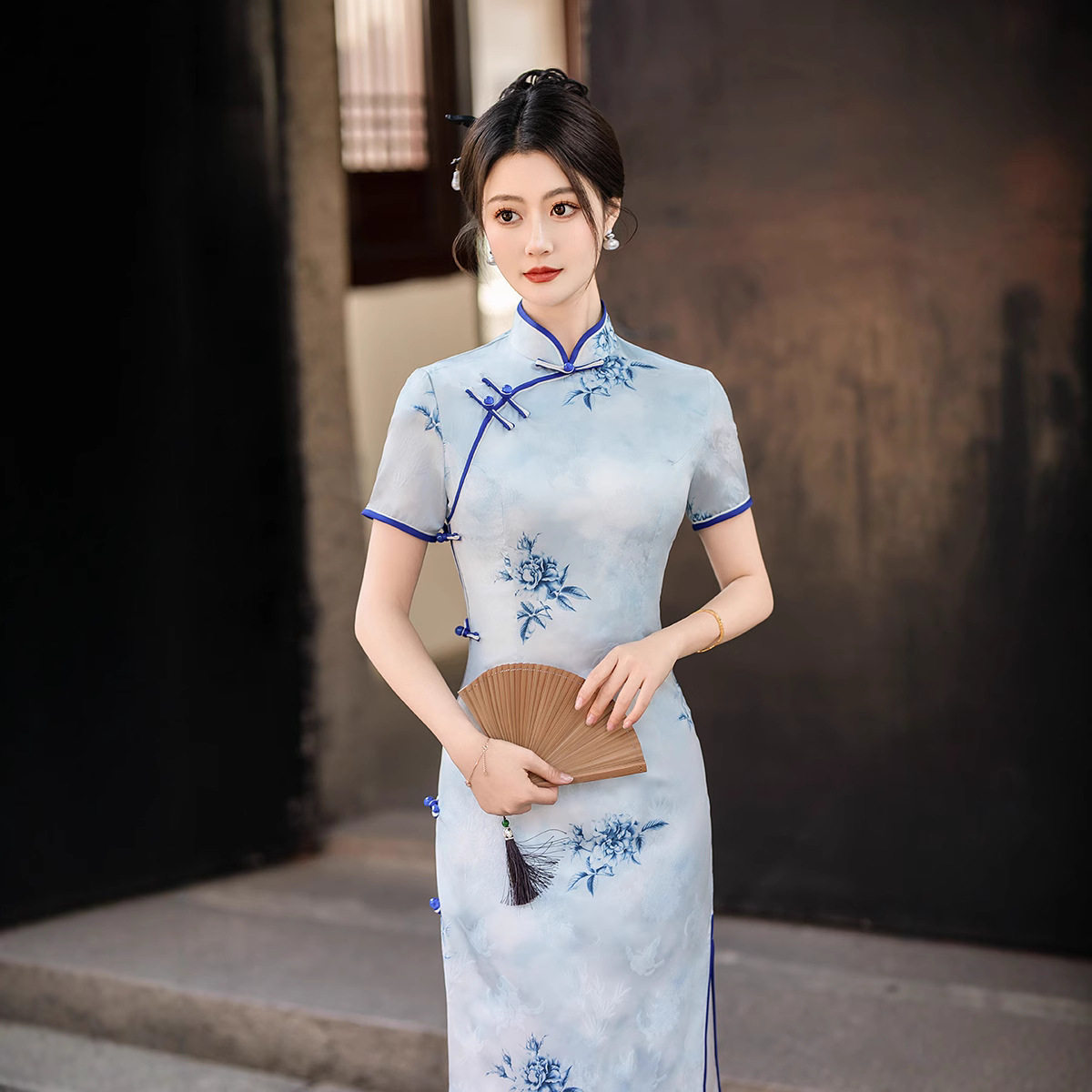 靓依铺 2026气质礼服走秀旗袍新款复古长款印花青花传统旗袍