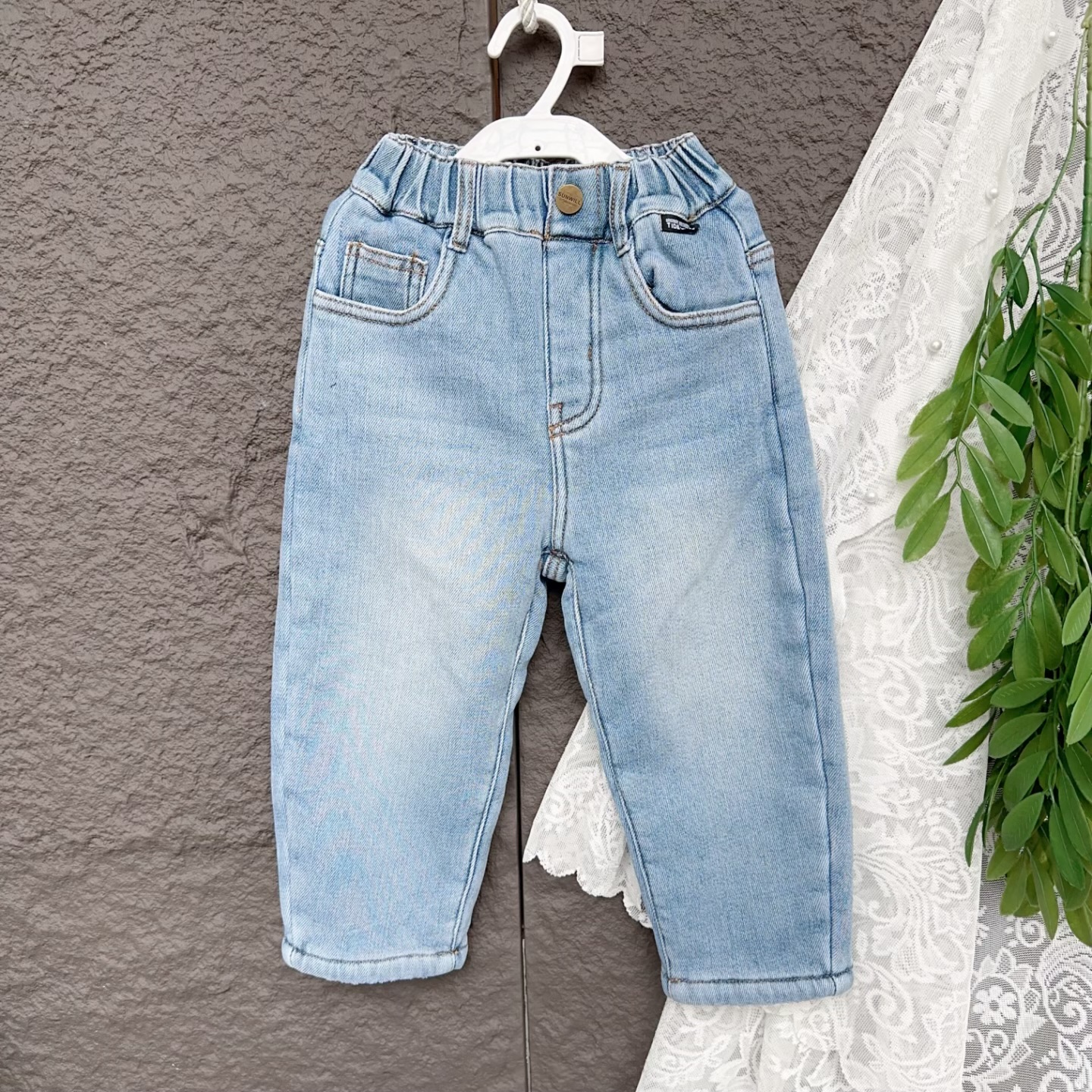 爱木橦童装2024冬新款儿童加绒裤子加厚羊驼绒牛仔裤软糯女童冬装