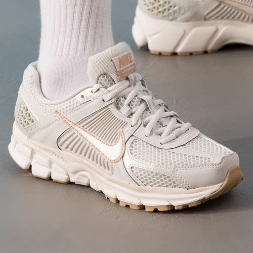 Nike耐克 Zoom Vomero 5舒适缓震网面跑鞋IB8929-003