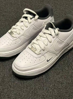 Nike/耐克AIRFORCE1GS男女款空军低帮休闲板鞋黑白色HJ4560-100