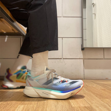 Adidas碳柱跑鞋男款IE6237