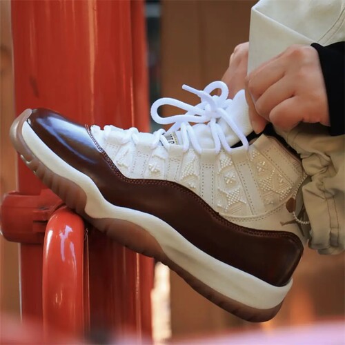 Nike/耐克AJ11白红高帮篮球鞋