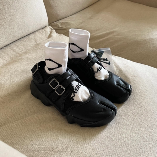 Nike忍者玛丽珍分趾鞋黑白波点