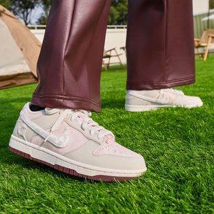 Nike/耐克 Dunk Low情人节限定情侣款低帮板鞋女款米粉IQ1145-610