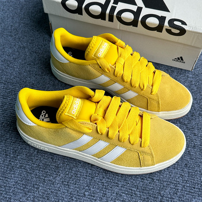 阿迪达斯低帮板鞋灰白