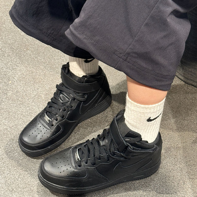 Nike/耐克 Air Force 1 魔术贴中帮板鞋男女同款 纯黑 CW2289-001