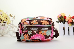 包包女斜挎包2026新款韩版帆布包单肩防水外贸妈妈尼龙多层小布包