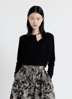 婉甸2025年秋季新品耀石黑长袖毛织套头衫1243W13RJ3