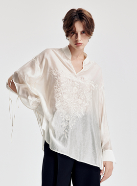 婉甸2026春季新品古瓷白刺绣套头上衣1251H01YJ1