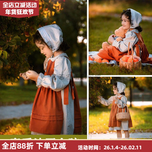 秋冬款油画文艺风儿童女宝咖色系背带裙简约森系外景影楼拍照套装