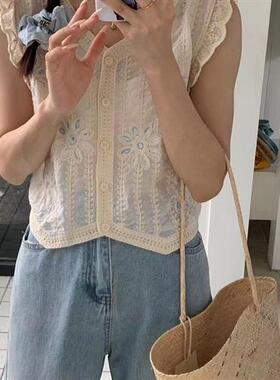 法式绝美精致减龄马甲背心女夏季设计感钩花领飞飞袖短款上衣潮