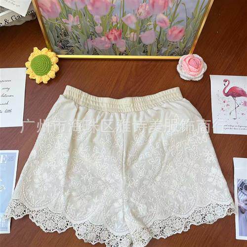 秋冬季新款蕾丝镂空小众设计感三分裤遮臀遮胯防走光甜美休闲短裤