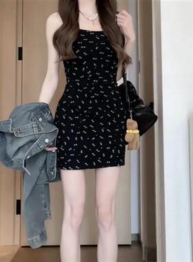 2024夏季洋气新款黑色碎花修身吊带裙气质连衣裙收腰显瘦吊带短裙
