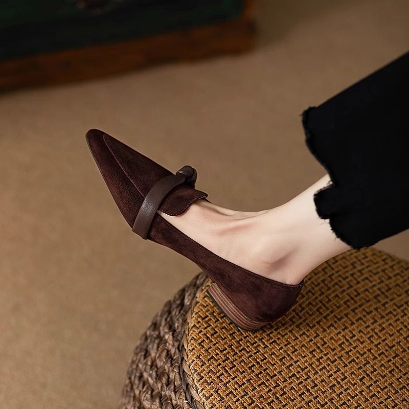 超显瘦～ 2026新款真皮法式复古一字带尖头低跟磨砂单鞋女平底鞋