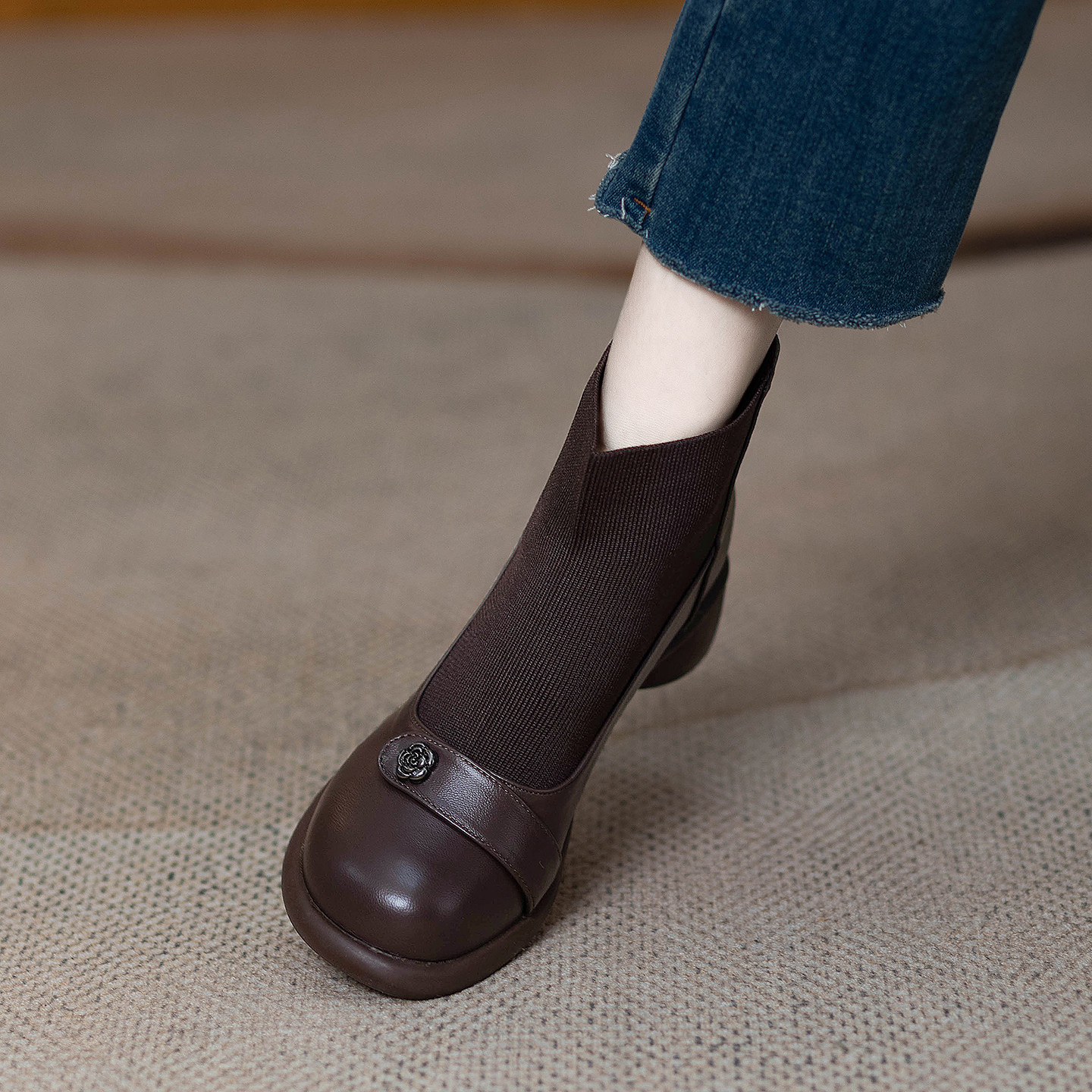 英伦风真皮瘦瘦靴女秋圆头低跟短靴棕色松紧带山茶花复古马丁靴女,女鞋,马丁靴,淘宝优惠券,粉丝福利购,淘宝优惠卷