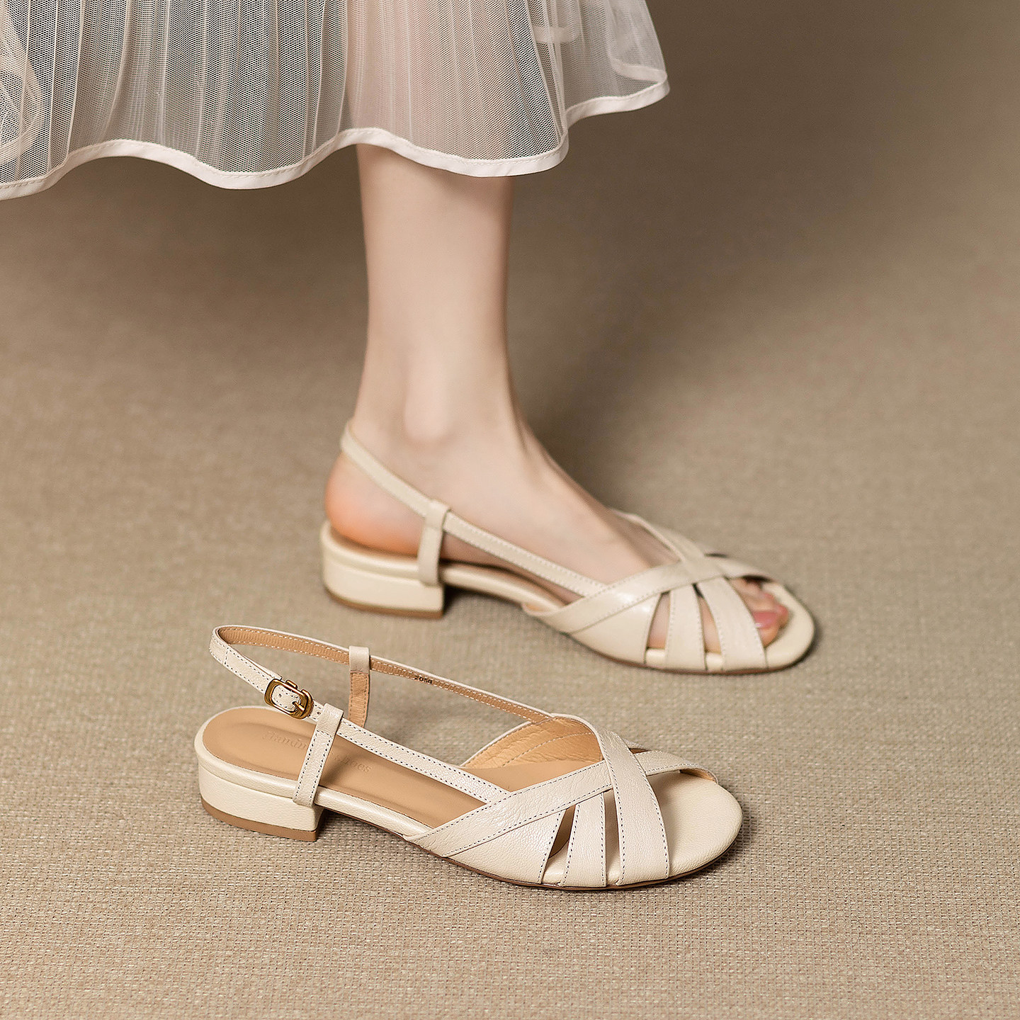 法式绝美真皮鱼嘴凉鞋女款2026新款不累脚软底夏季配裙子外穿时尚