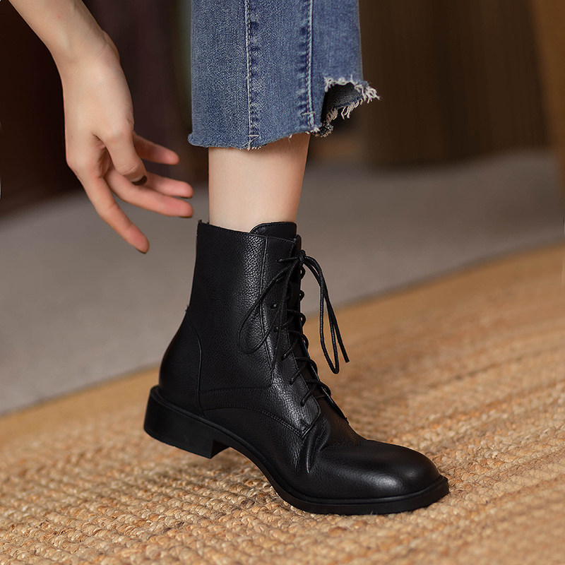 真皮马丁靴女2026年新款秋冬季圆头加绒平底软底复古风瘦瘦短靴女